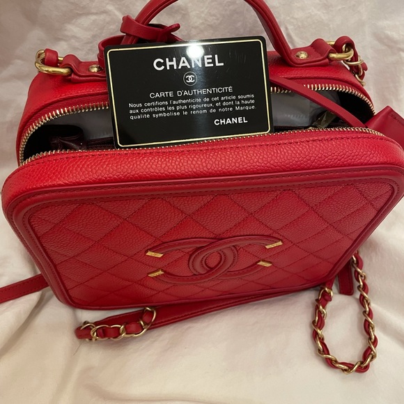 Chanel - Picture 5 of 9